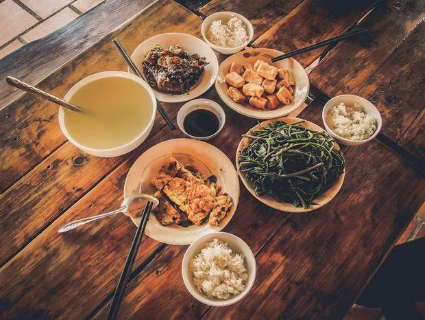 Đạp xe 160km cùng anh chàng người Đức đi Hồ trị An giữa cái nóng buổi trưa 40 độ.