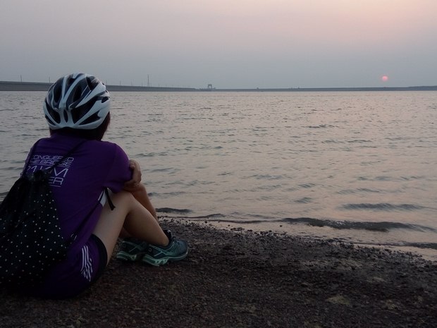 Đạp xe 160km cùng anh chàng người Đức đi Hồ trị An giữa cái nóng buổi trưa 40 độ.